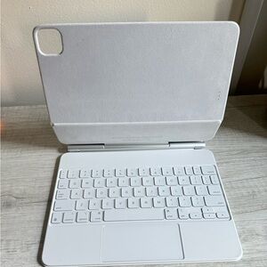 Apple Magic Keyboard Folio for iPad Pro 11” 3rd Gen